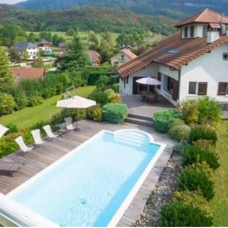 Villa Between Lake & Mountain